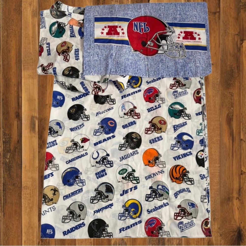 Vintage 90s NFL Twin Sheet Set USA Football Helmets All Teams
